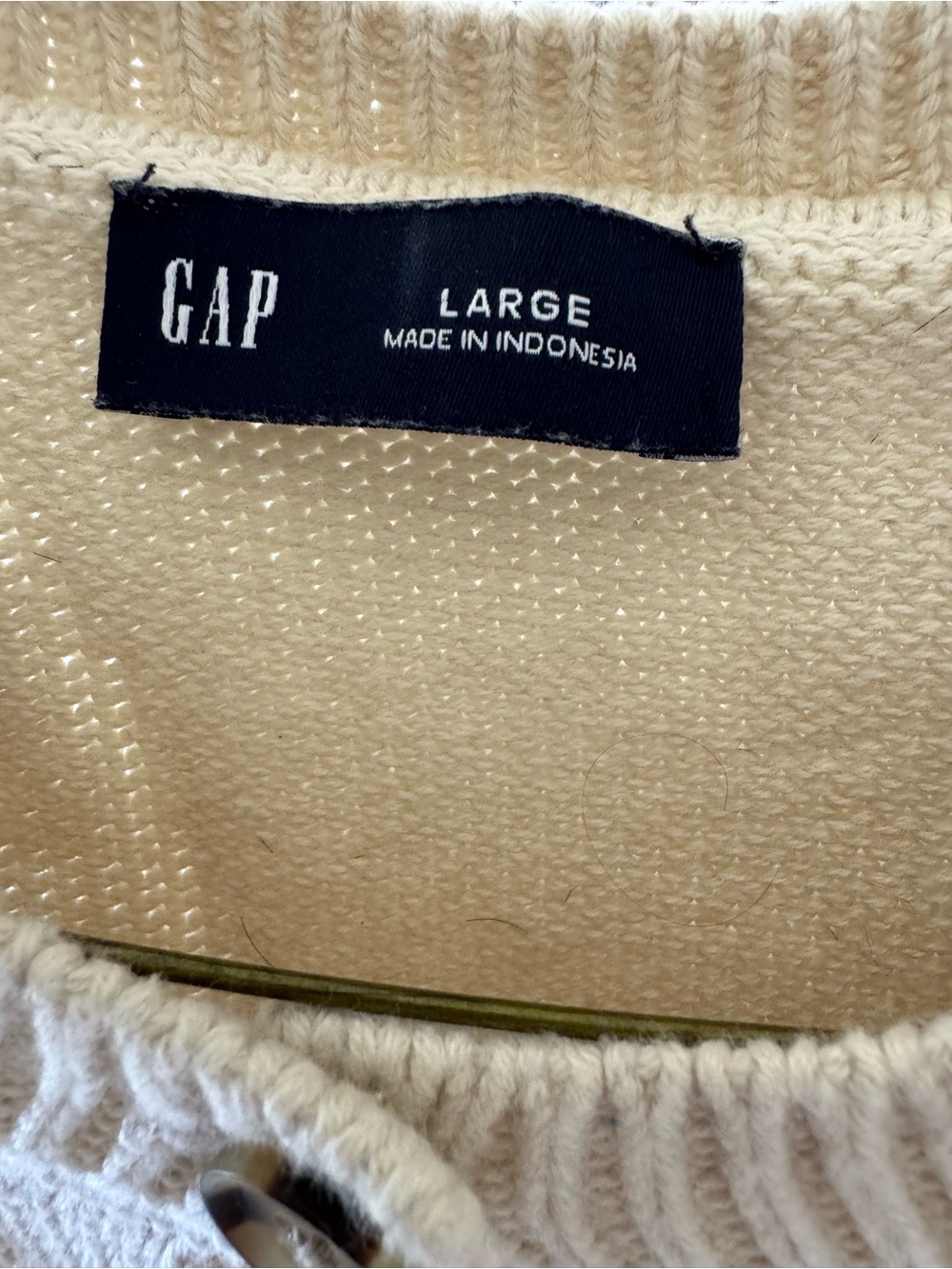 Gap button sweater tank in size L - Picture 4 of 4